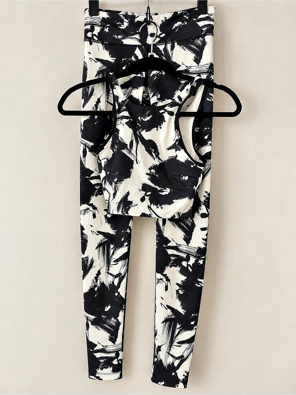 JoyLab Black & White Abstract Sports Bra Leggings Workout Set - Size XS